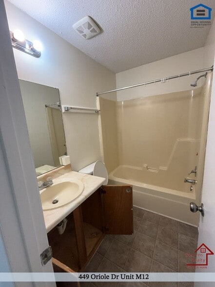 Building Photo - 449 Oriole Dr