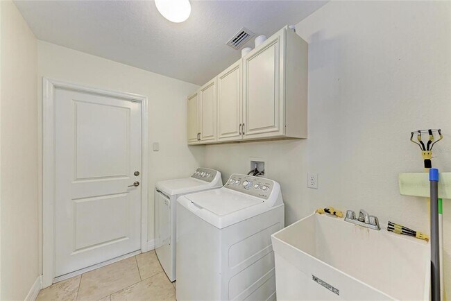 Building Photo - 3560 Eldron Ave