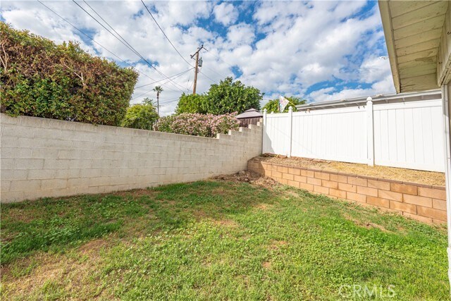 Building Photo - 419 E Payson St