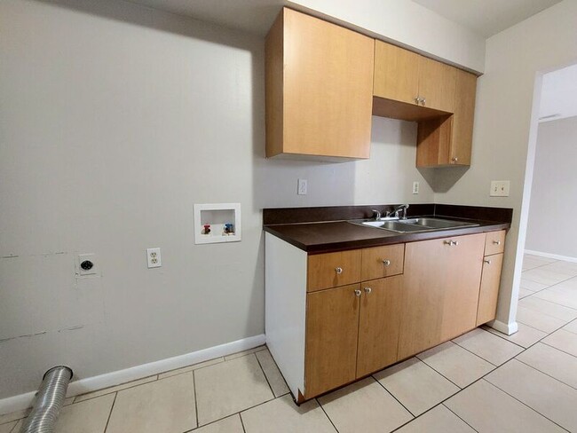 Building Photo - 124 Rebecca Ln