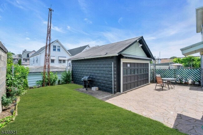 Building Photo - 206 Highland Ave