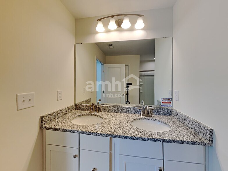 Building Photo - 624 Hamilton Pk Dr