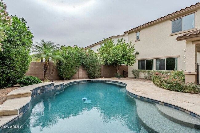 Building Photo - 2744 E Donato Dr