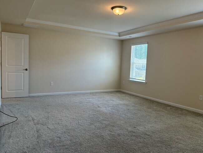 Building Photo - AMAZING LOCATION, Fantastic 3 Bed Home, In...