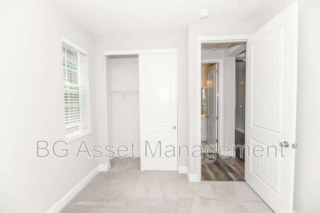 Building Photo - 3138 La Corona Dr