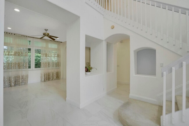 Building Photo - 6164 C Durham Dr