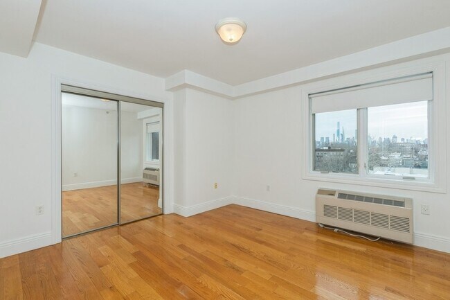 Building Photo - 125 43rd St