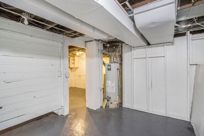 Building Photo - 702 Fenimore Ave