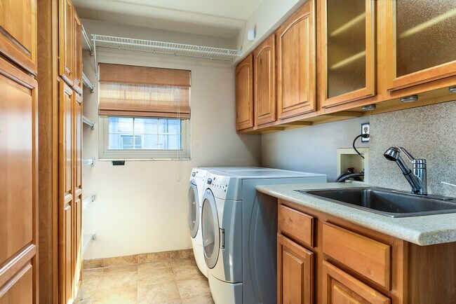 Building Photo - Beautiful POOL home in Longwood in LOCATION, LOCATION, LOCATION!