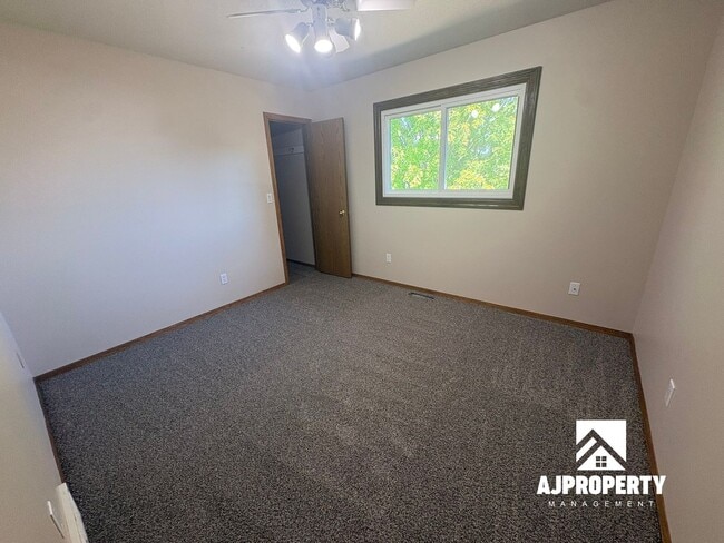Building Photo - 2208 S Larch Ave