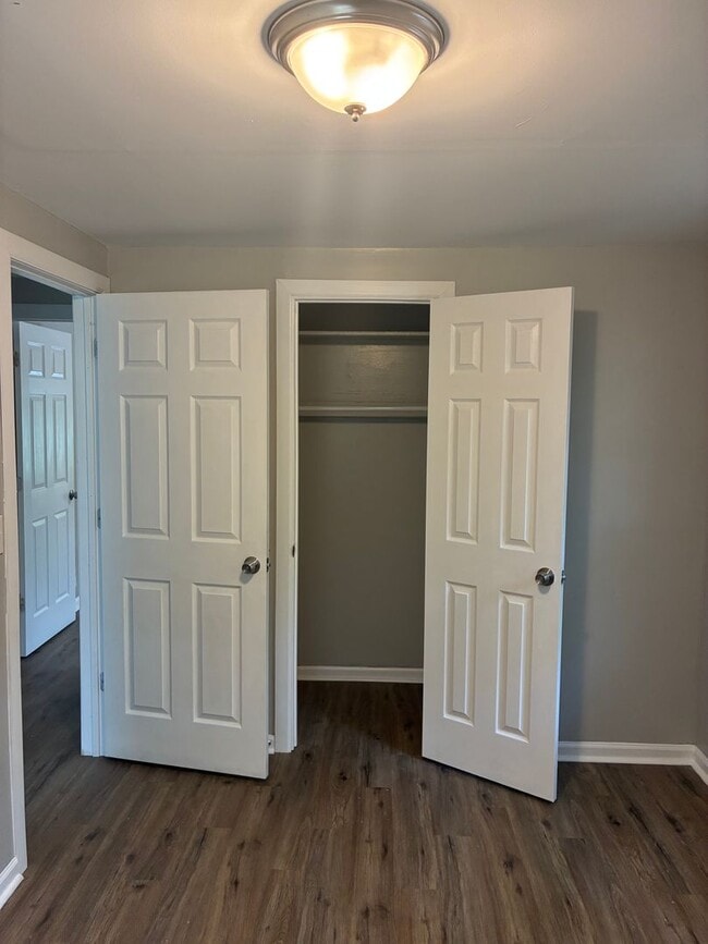 Building Photo - Spacious 3 Bed / 2 Bath Home with Basement & Private Yard