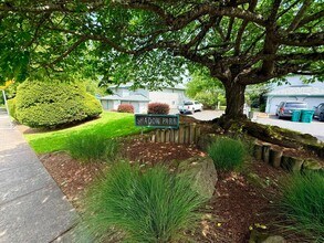 Building Photo - Large 980sq. 1 bedroom apartment with attached garage plus 1 parking space