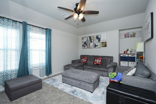Building Photo - 5511 Gothic Oak Dr