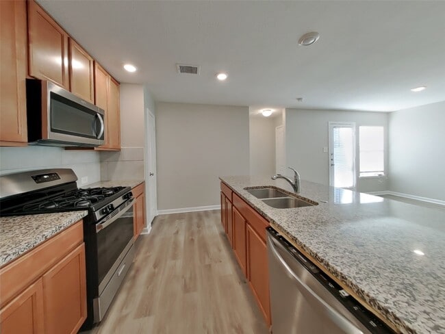 Building Photo - 20660 Dunrobin Dr