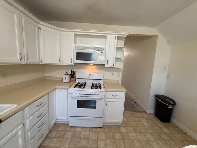 Building Photo - 2108