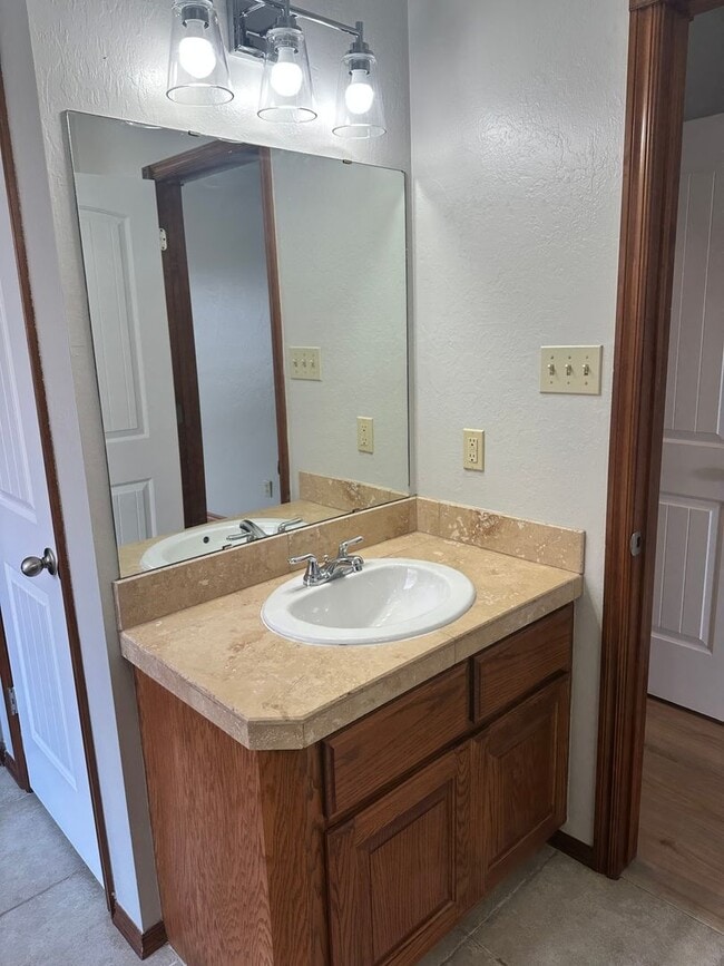 Building Photo - Great Home located in Dove Creek!$250.00 o...