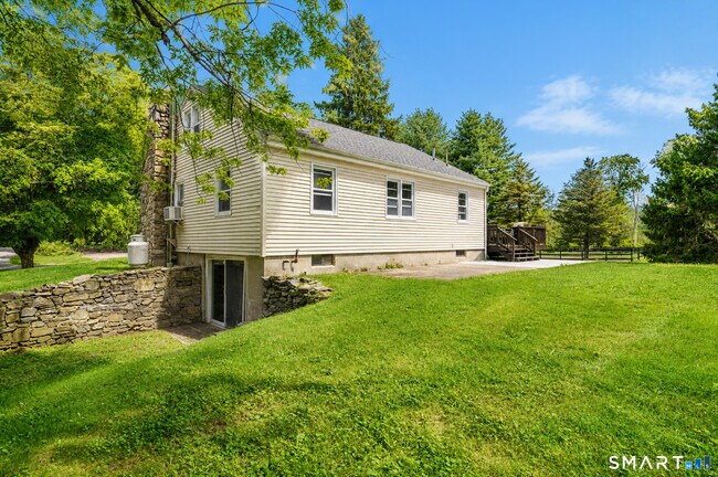 Building Photo - 145 Hattertown Rd
