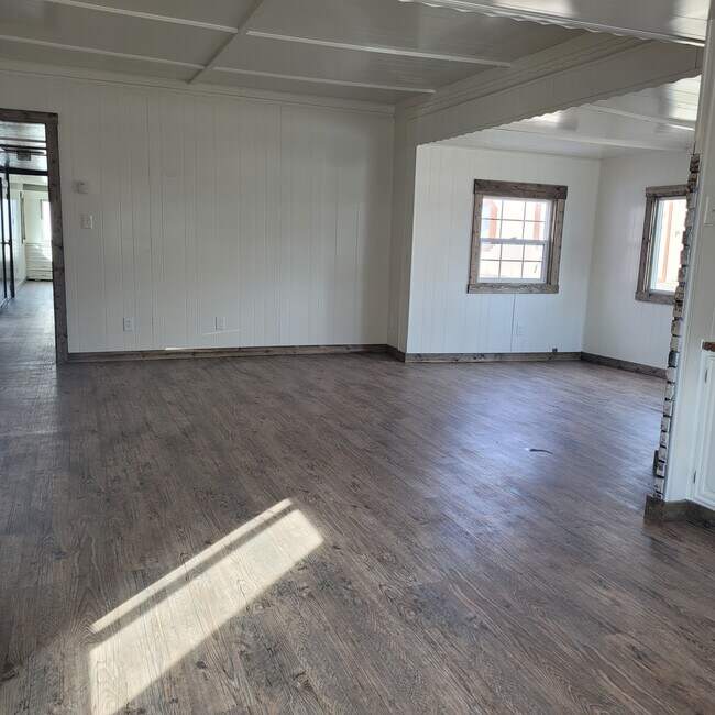Building Photo - Mountain View Estates