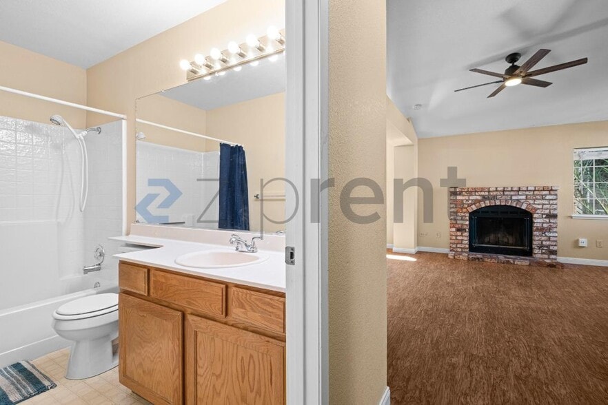 Building Photo - 1205 Silk Oak Dr