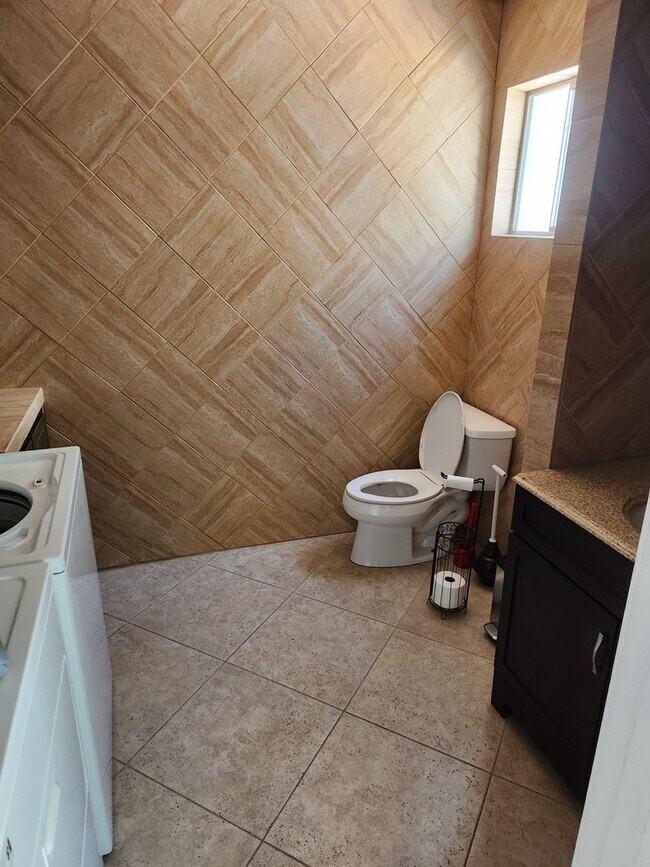 Building Photo - Awesome home in Paradise hills_Backing Buf...