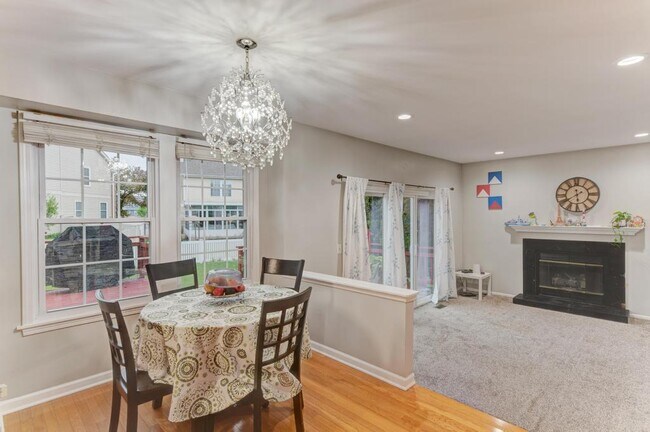 Building Photo - 3615 Fairfax Ct E
