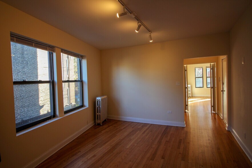 Building Photo - 1638 W North Shore Ave