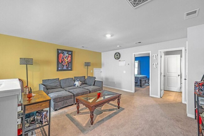 Building Photo - 6 Bedroom, 4.5 Bathroom Home in Cane Bay - Summerville