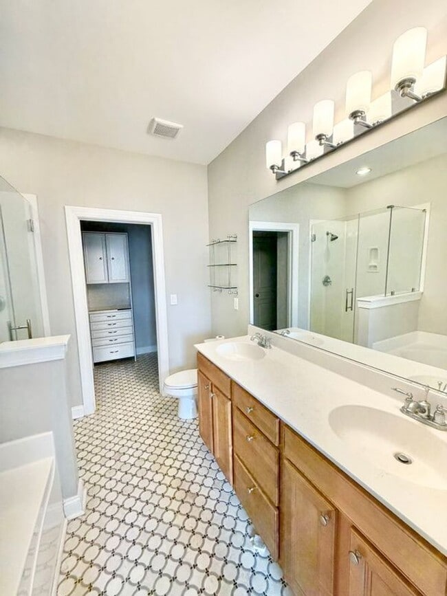 Building Photo - Comfort & Convenience: 3BR End-Unit Townhome in Pooler