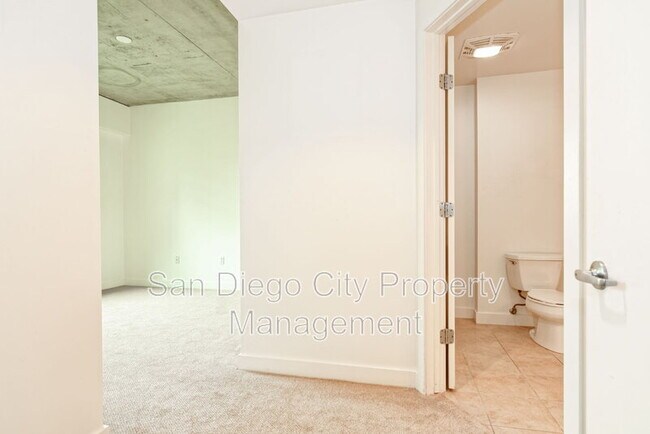 Building Photo - 801 Ash St