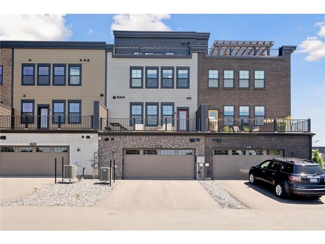Building Photo - 879 S Woodlawn Ave