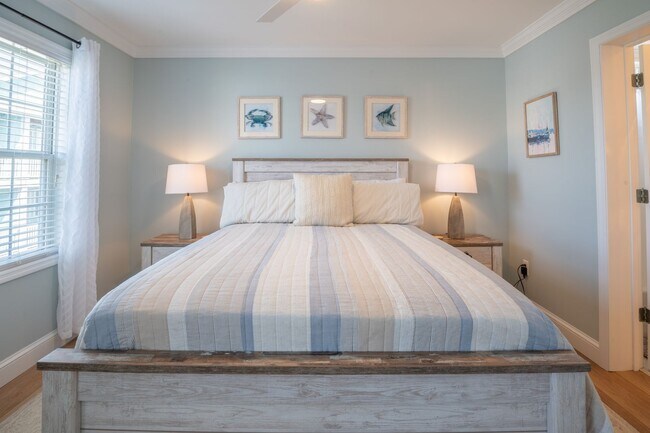 Building Photo - OFF-SEASON MONTHLY RENTAL AVAILABLE MARCH OF 2026