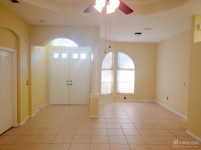 Building Photo - 1504 Canoe Drive Lutz FL