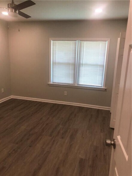 Building Photo - 700 Lynn Cir SW