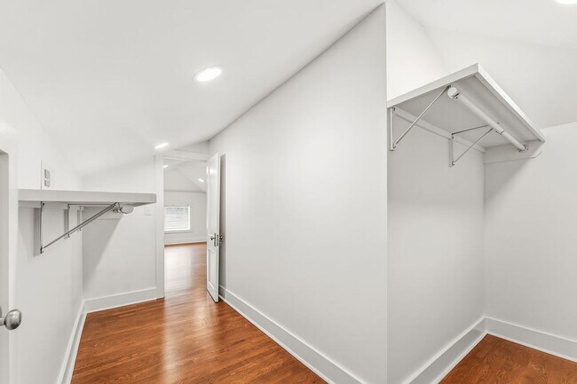 Building Photo - 601 E Delmar St