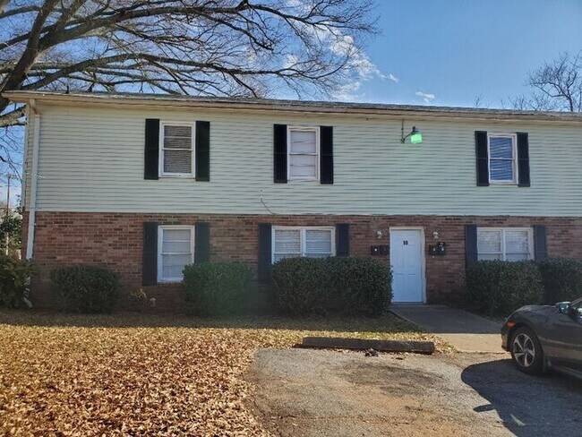 Building Photo - 10 Bostic St