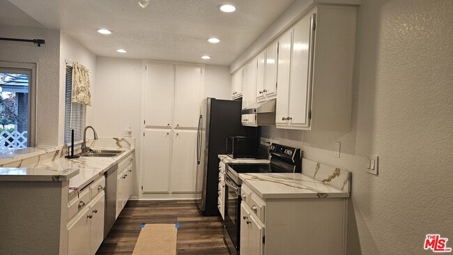 Building Photo - 3851 Amberly Dr