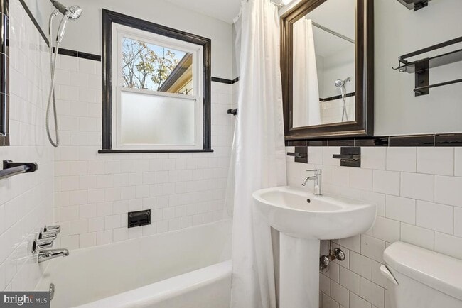 Building Photo - 2809 Pierpont St