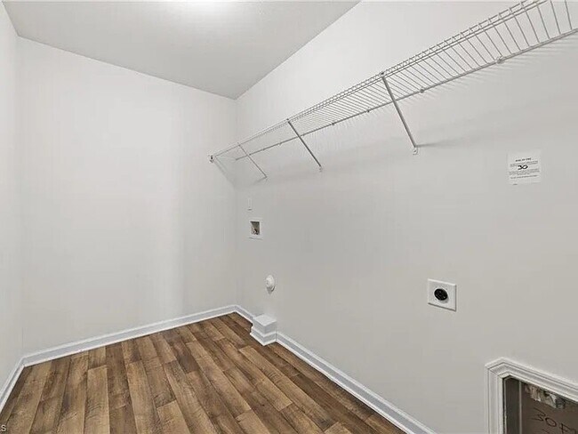 Building Photo - 4120 Vershire Ave