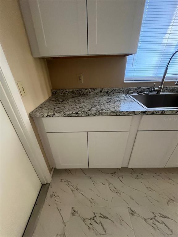 Building Photo - 351 Hidden Lake Dr