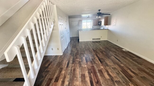 Building Photo - Charming 2 Bedroom Nestled in Discovery at...