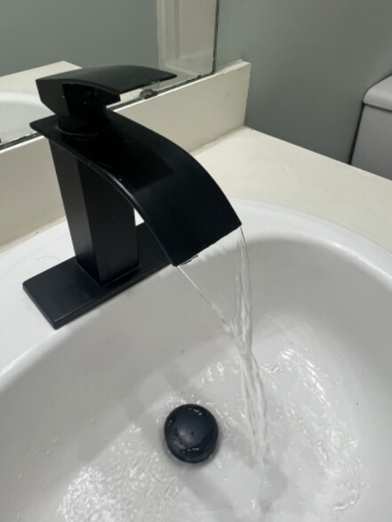 Building Photo - 104 Misty Oak Rd