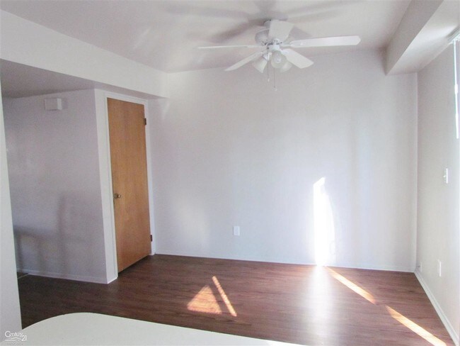 Building Photo - 37450 Charter Oaks Blvd
