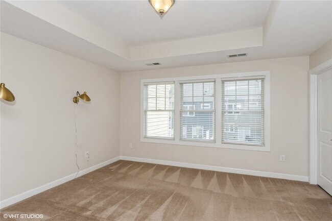 Building Photo - 335 Osona Ln