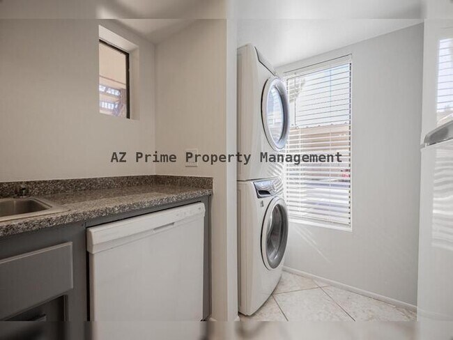 Building Photo - 7950 E Starlight Way