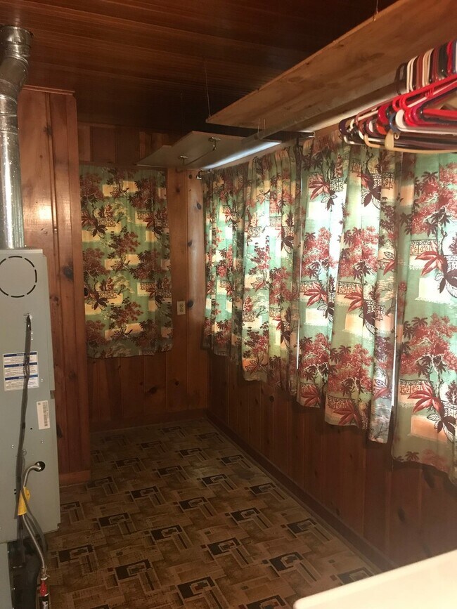 Building Photo - Very clean 2 bedroom/1 bath house in El Do...