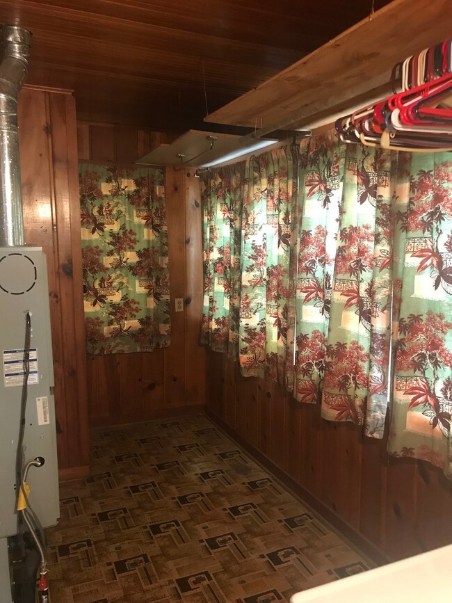 Building Photo - Very clean 3 bedroom/1 bath house in El Do...