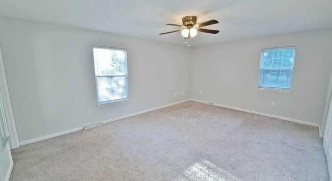 Building Photo - 3 Bed / 3 Bath Single Family Home