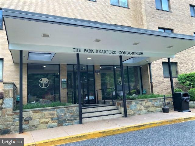 Building Photo - 8601 Manchester Rd