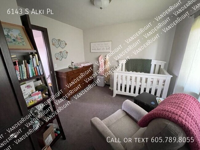 Building Photo - 6143 S Alki Pl
