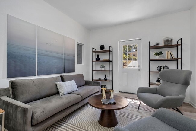 Building Photo - 3421 Sunnyside Dr